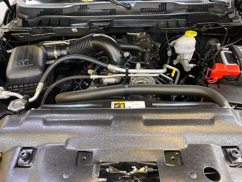 Used 2024 RAM 1500 Tradesman w/ Chrome Appearance Group AWD/4WD image 10