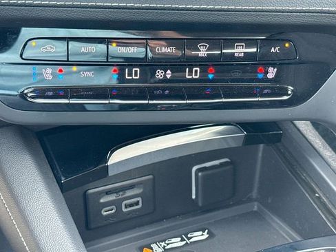 Used 2022 Buick Envision Avenir w/ Technology Package II FWD image 19