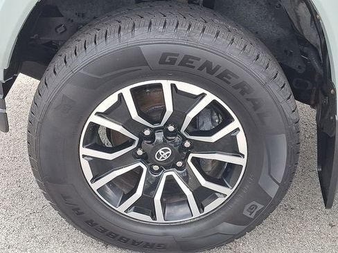 Used 2022 Toyota Tacoma TRD Sport AWD/4WD image 30