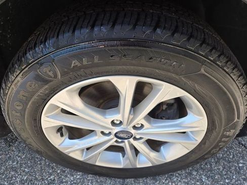 Used 2019 Ford Escape SEL AWD/4WD image 9