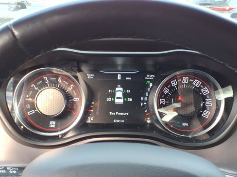 Used 2022 Dodge Challenger SXT image 15