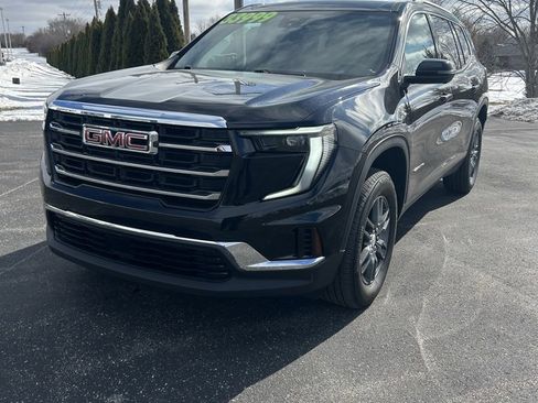 Used 2025 GMC Acadia Elevation image 3