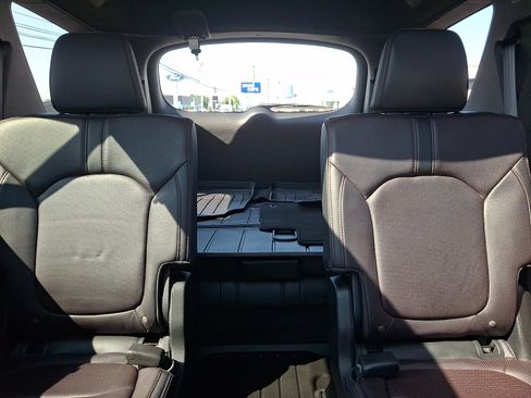 Used 2025 Honda Pilot Black Edition image 15