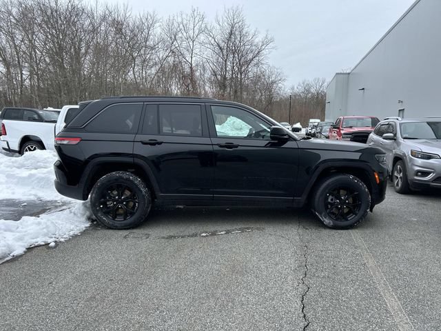 New 2026 Jeep Grand Cherokee Altitude AWD/4WD image 2