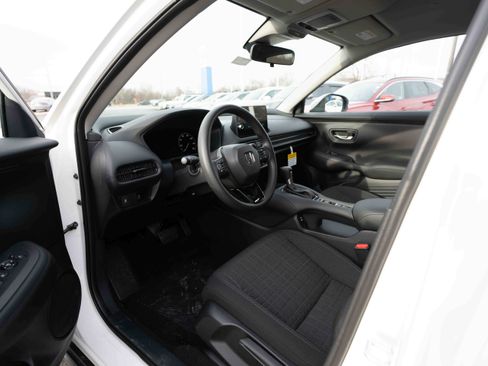 New 2026 Honda HR-V LX image 8
