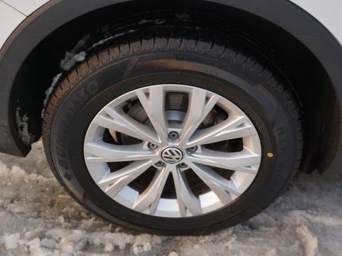 Used 2020 Volkswagen Tiguan S image 11