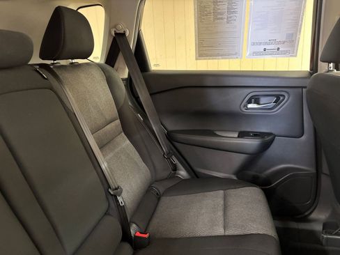 Used 2025 Nissan Rogue SV FWD image 39