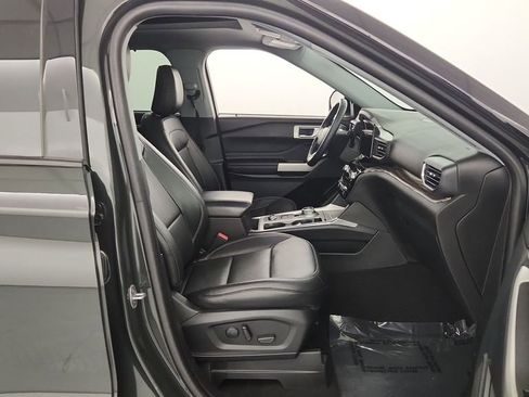 Used 2022 Ford Explorer Limited w/ Equipment Group 301A AWD/4WD image 38