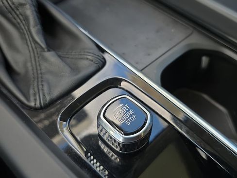 Certified 2022 Volvo V60 T5 Cross Country w/ Climate Package image 32