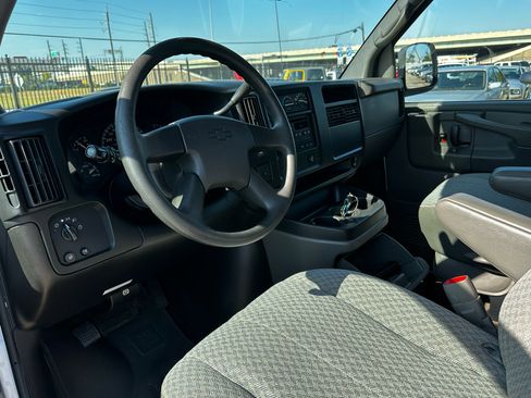 Used 2006 Chevrolet Express 3500 Passenger w/ LT Preferred Equipment Group image 20