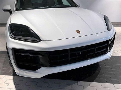 New 2026 Porsche Cayenne GTS image 30