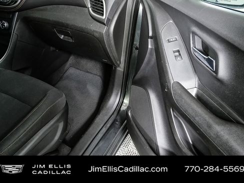Used 2019 Chevrolet Trax LS image 22
