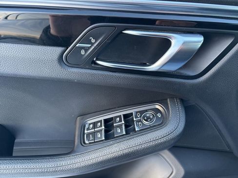 Used 2018 Porsche Macan image 28