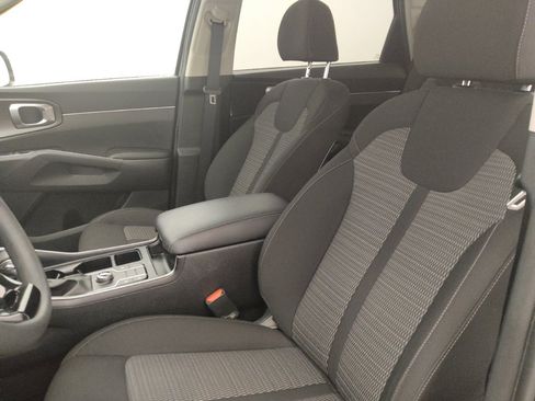 Used 2023 Kia Sorento LX FWD image 17