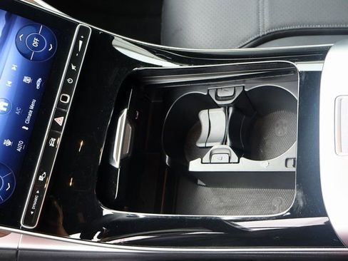 Used 2025 Mercedes-Benz C 300 4MATIC Sedan image 28