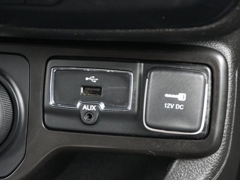 Used 2022 Jeep Renegade Latitude AWD/4WD image 23