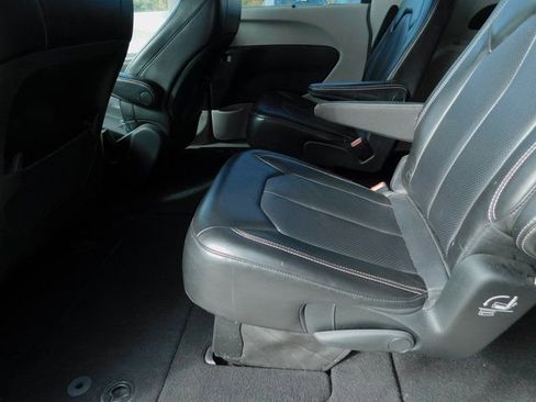 Certified 2020 Chrysler Voyager Lxi FWD image 21