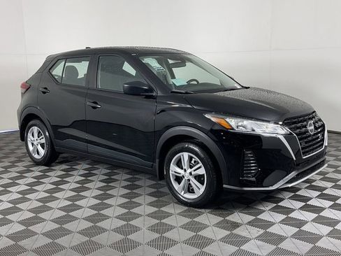 New 2025 Nissan Kicks Play S image 2