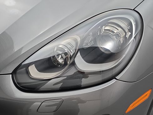 Used 2016 Porsche Cayenne GTS image 32