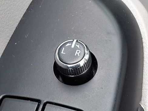 Used 2014 Toyota Highlander LE image 28