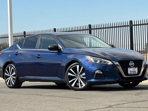 Used 2022 Nissan Altima 2.5 SR FWD image 2