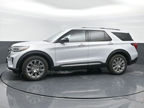 Used 2025 Ford Explorer Platinum image 4