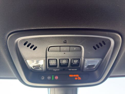 Used 2023 Chevrolet Traverse RS image 24