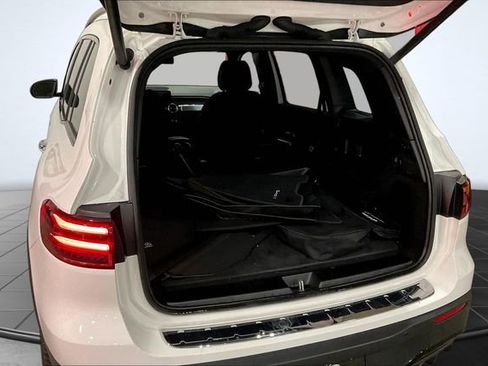 Used 2025 Mercedes-Benz EQB 300 4MATIC image 6