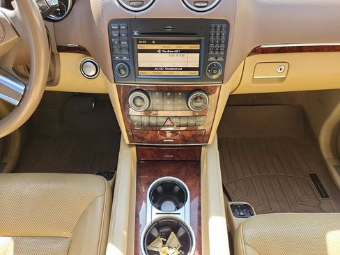 Used 2010 Mercedes-Benz GL 550 4MATIC image 11