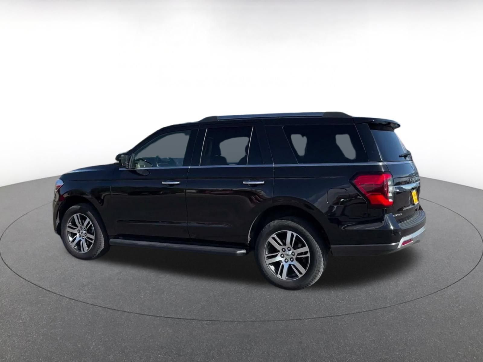 Used 2024 Ford Expedition Limited AWD/4WD image 9