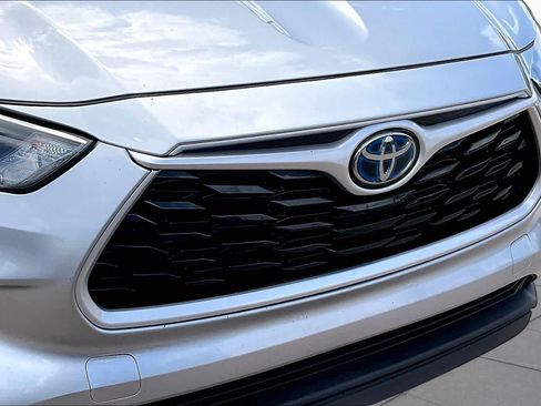 Used 2023 Toyota Highlander XLE AWD/4WD image 30