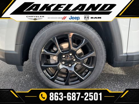 Used 2022 Jeep Compass Latitude FWD image 9