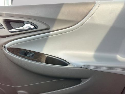 Used 2017 Chevrolet Malibu Premier w/ Premier Sun and Wheel Package image 13