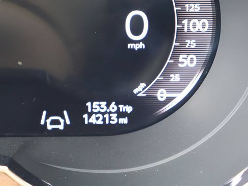 Certified 2024 Bentley Bentayga Extended Wheelbase AWD/4WD image 28