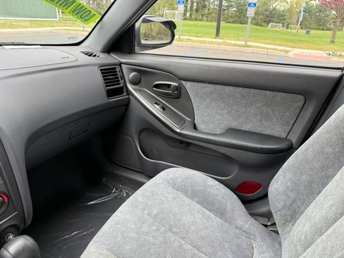 Used 2002 Hyundai Elantra GLS image 11