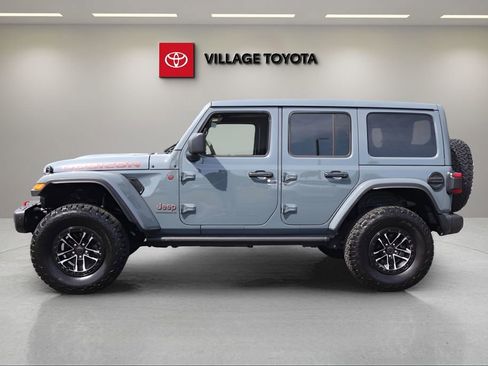 Used 2025 Jeep Wrangler Unlimited Rubicon AWD/4WD image 2