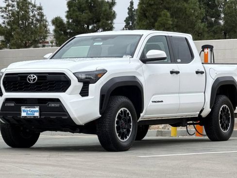 Used 2024 Toyota Tacoma TRD Off-Road AWD/4WD image 10