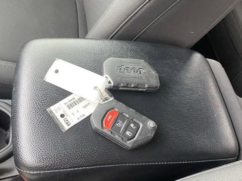 Used 2022 Jeep Gladiator Willys image 27