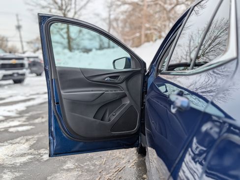 Used 2023 Chevrolet Equinox LT image 28