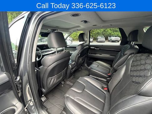Used 2022 Hyundai Palisade Limited w/ Winter Package FWD image 17