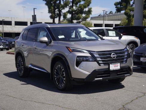 New 2026 Nissan Rogue Platinum AWD/4WD image 2