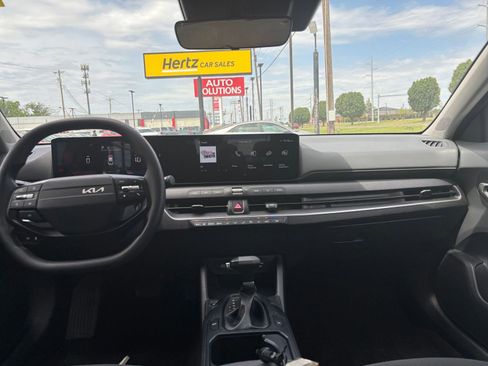 Used 2025 Kia K4 FWD image 31