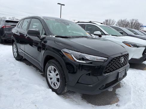 Used 2023 Toyota Corolla Cross L image 2