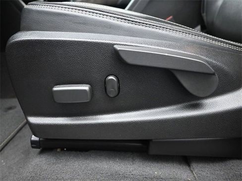 Used 2021 GMC Canyon Denali image 7