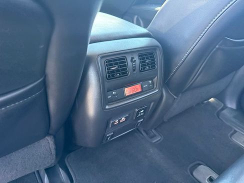 Used 2019 Nissan Pathfinder SL FWD image 18