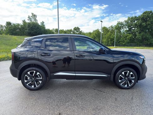 New 2026 Nissan Kicks SV w/ SV Premium Package AWD/4WD image 4