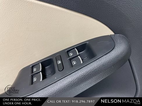 Used 2017 Volkswagen Jetta SEL image 22