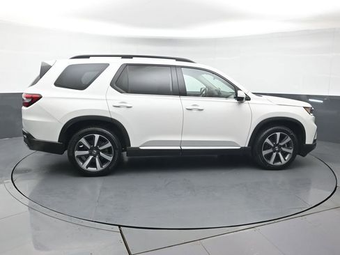 Used 2025 Honda Pilot Touring image 7