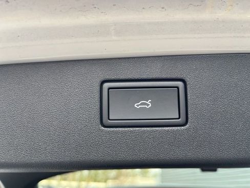 Used 2026 Volkswagen Tiguan SEL R-Line image 36