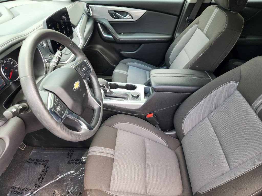 Used 2025 Chevrolet Blazer LT FWD image 13